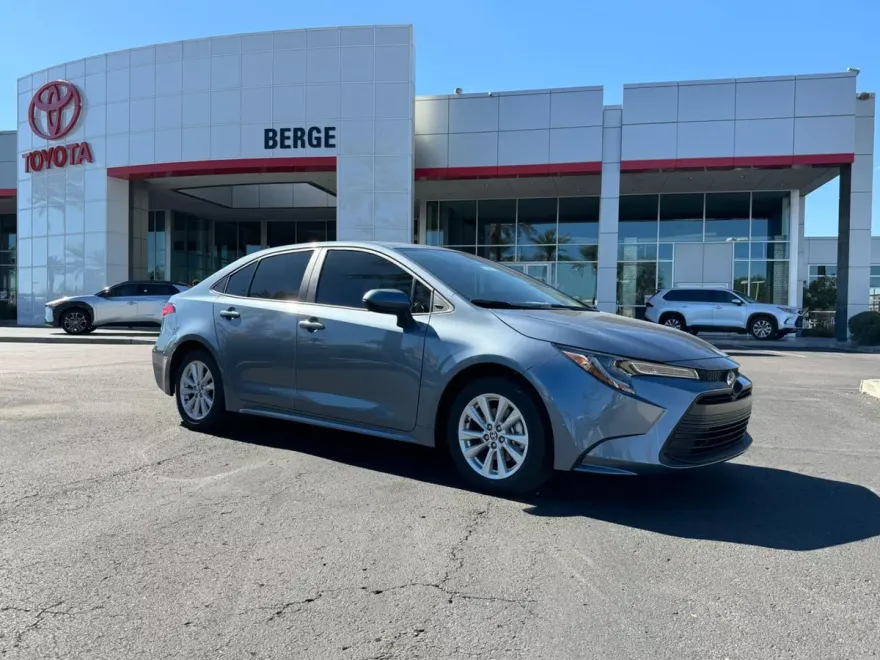 2026 Toyota Corolla LE photo 1