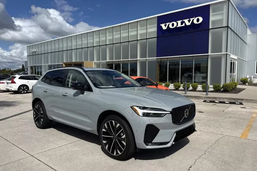 2026 Volvo XC60 B5 photo 1