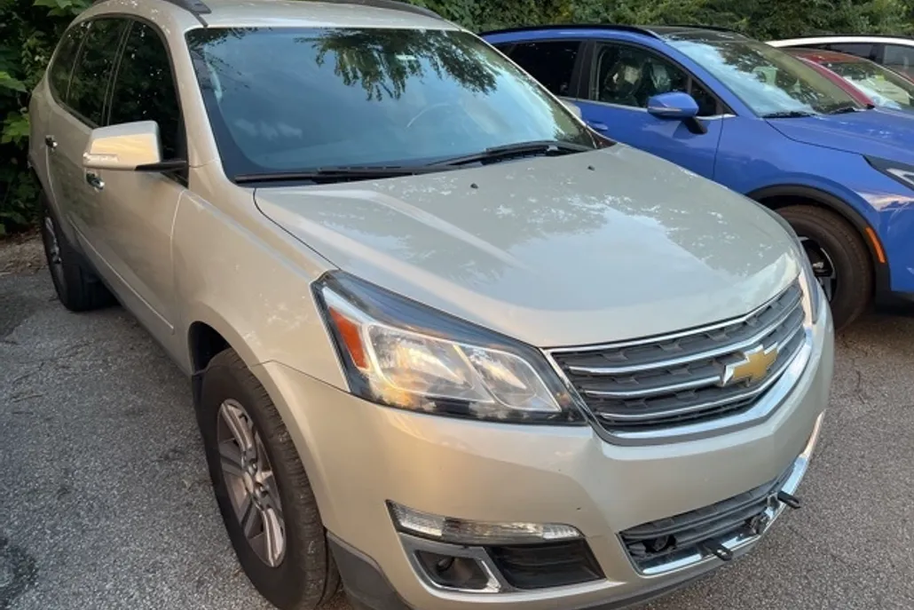 2015 Chevrolet Traverse 2LT photo 1