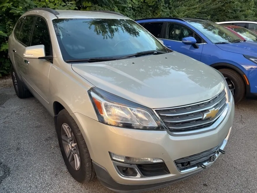 2015 Chevrolet Traverse 2LT photo 1