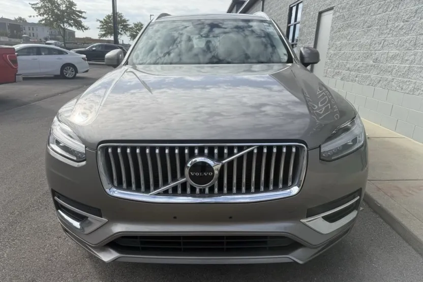 2022 Volvo XC90 T6 Inscription photo 1