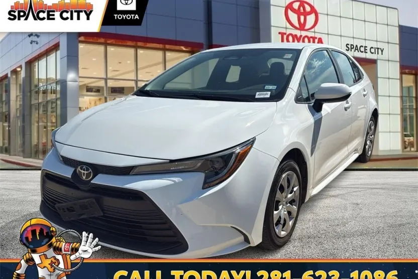 2024 Toyota Corolla LE photo 1
