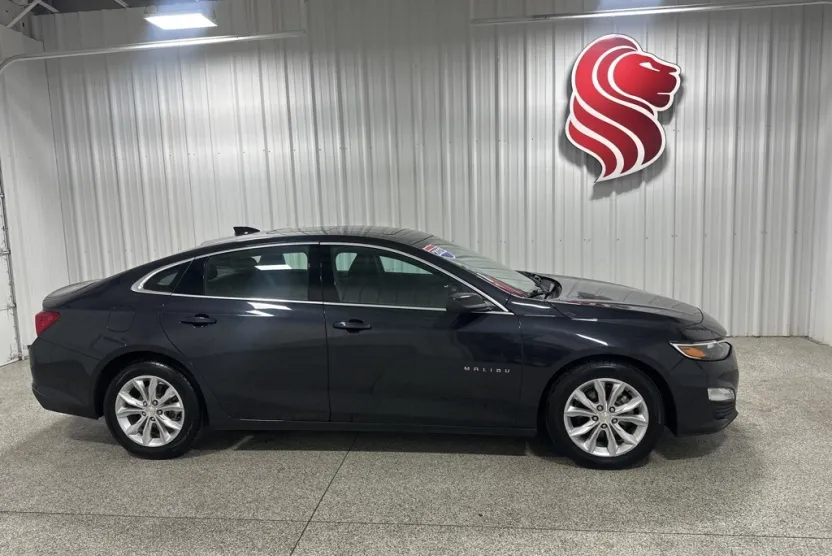 2023 Chevrolet Malibu 1LT photo 1