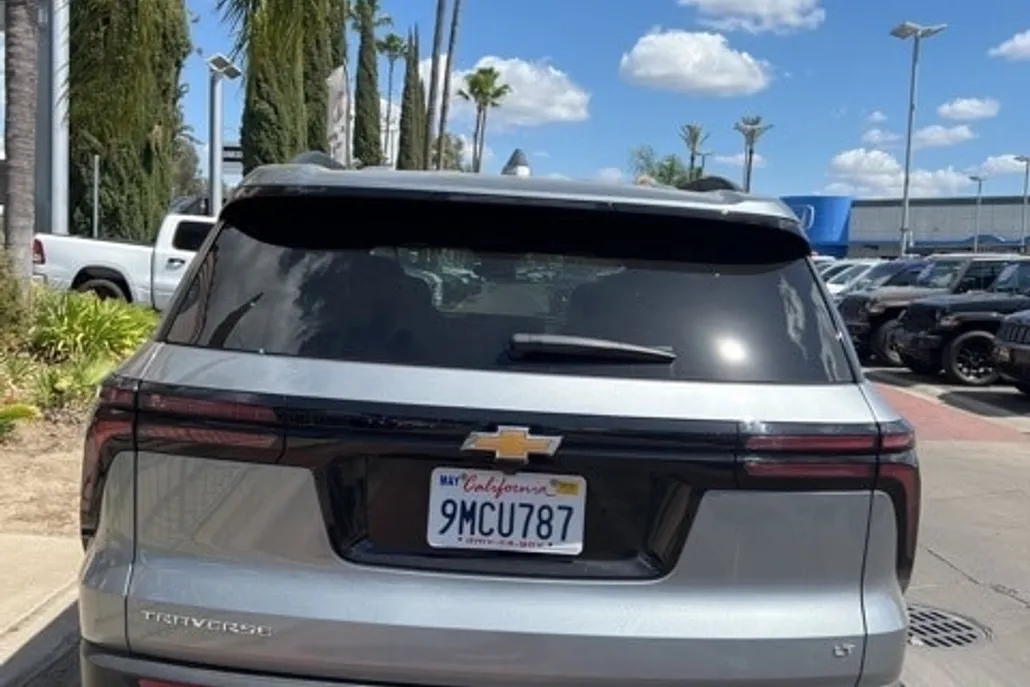 2024 Chevrolet Traverse photo 1