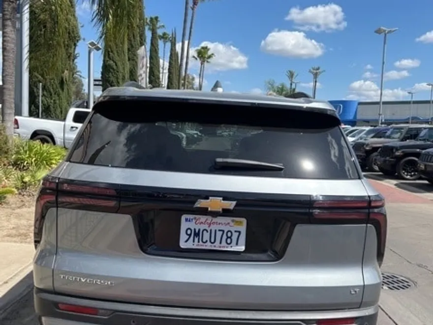 2024 Chevrolet Traverse photo 1
