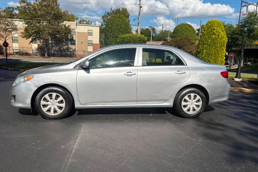 2010 Toyota Corolla Base photo 1