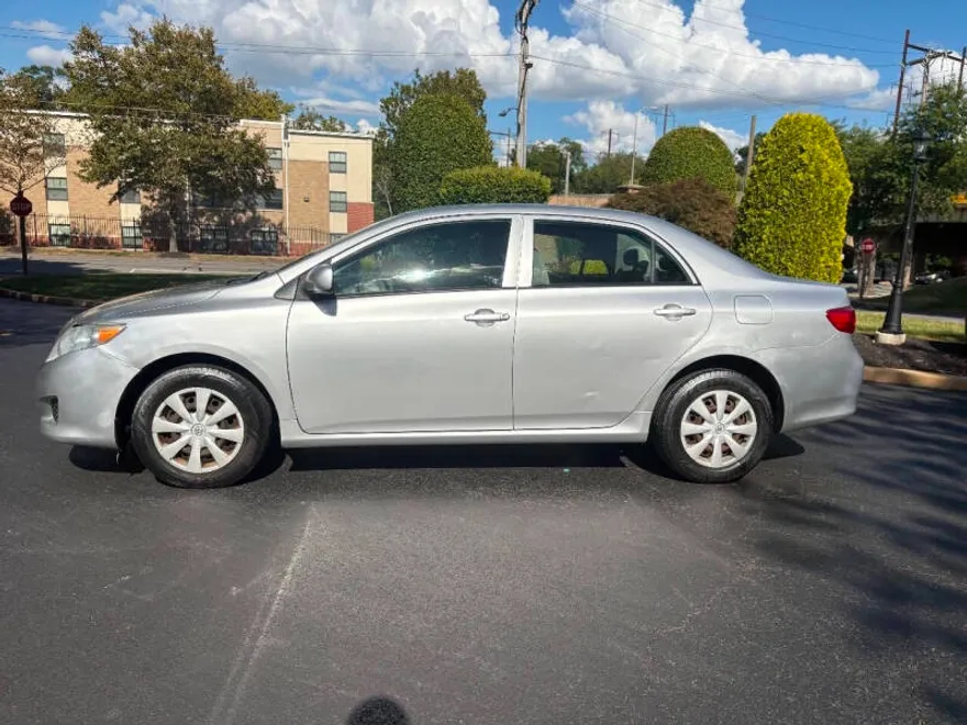 2010 Toyota Corolla Base photo 1