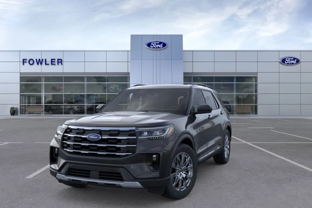 2025 Ford Explorer photo 1