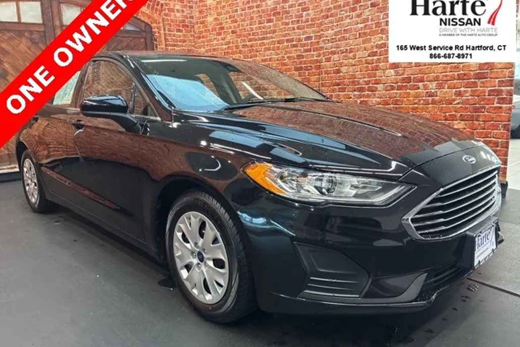 2019 Ford Fusion S photo 1