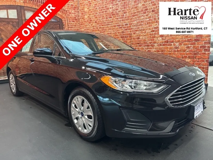 2019 Ford Fusion S photo 1