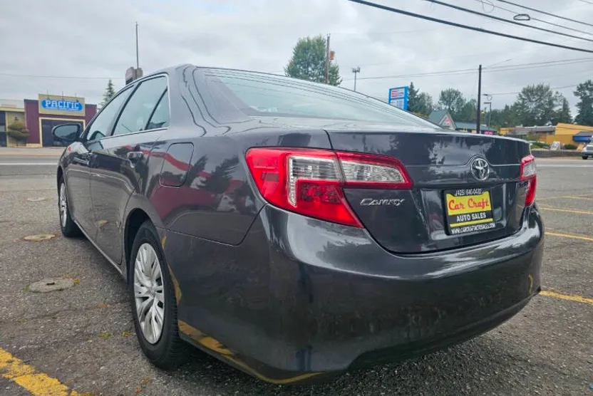 2012 Toyota Camry LE photo 1