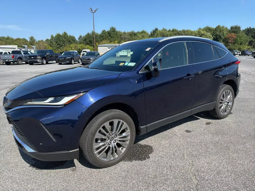 2022 Toyota Venza XLE photo 1