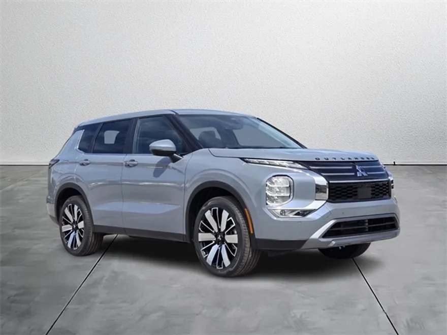 2025 Mitsubishi Outlander SE photo 1