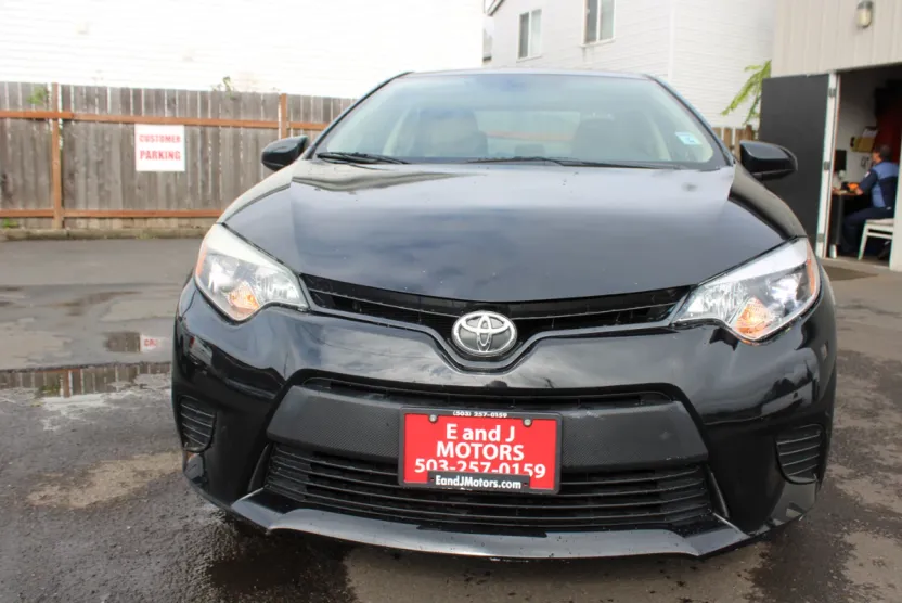 2015 Toyota Corolla LE Premium photo 1