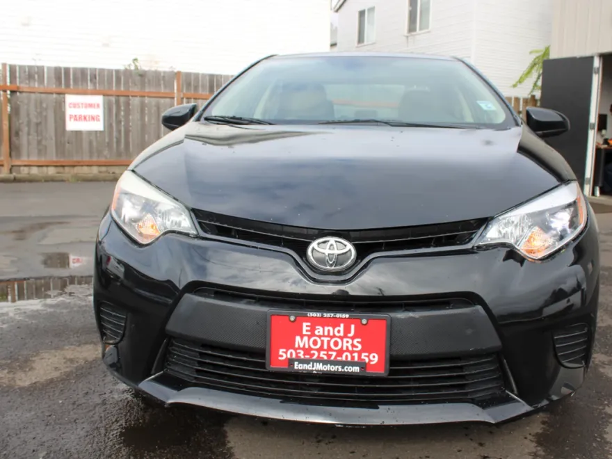 2015 Toyota Corolla LE Premium photo 1