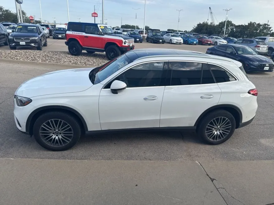 2023 Mercedes Benz GLC 300 4MATIC photo 1