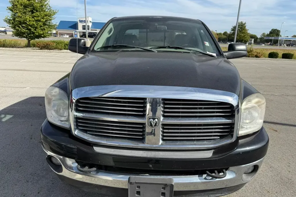 2009 Dodge Ram SLT photo 1