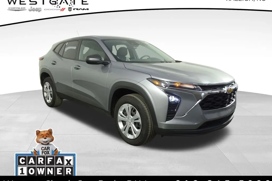 2024 Chevrolet Trax LS photo 1