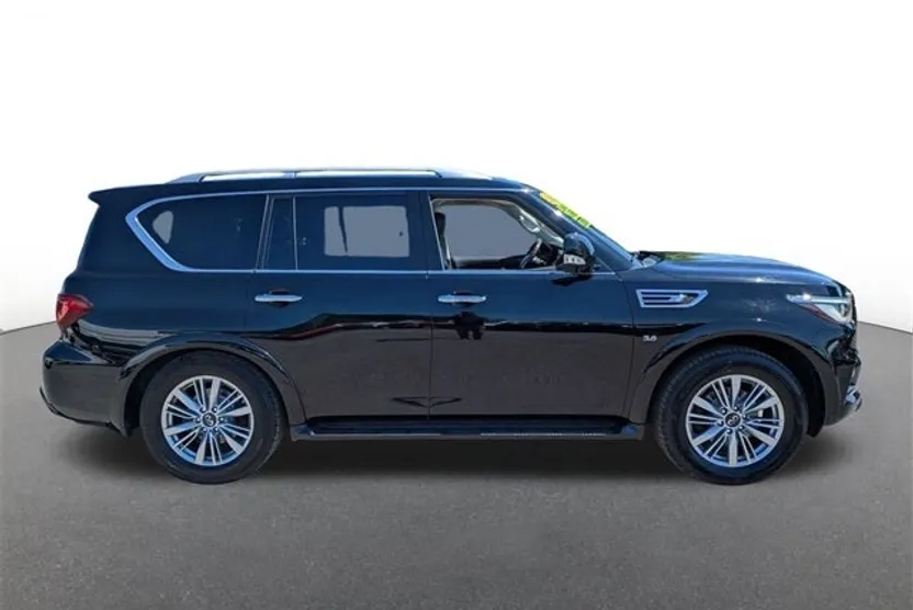 2019 Infiniti QX80 Luxe photo 1