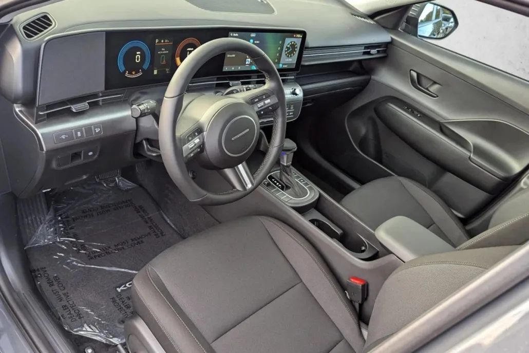 2025 Hyundai Kona SEL photo 1
