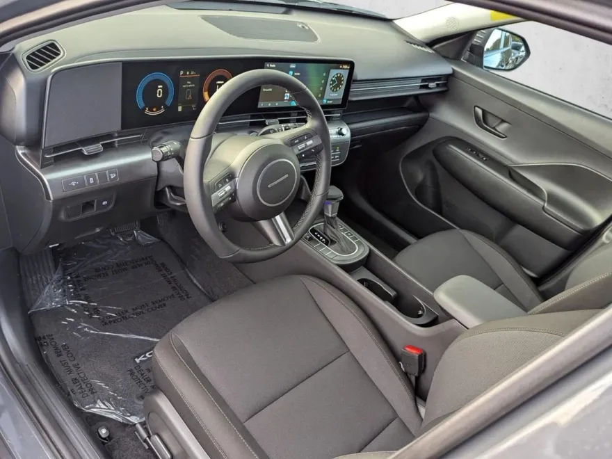 2025 Hyundai Kona SEL photo 1