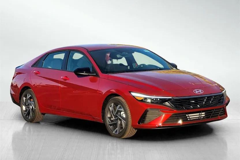 2025 Hyundai Elantra SEL Sport photo 1