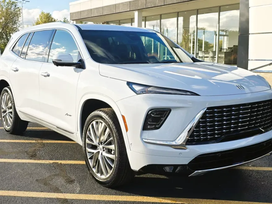 2026 Buick Enclave Avenir photo 1