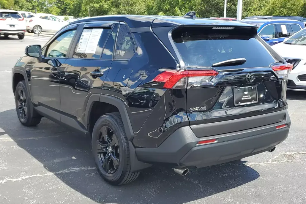 2024 Toyota RAV4 LE photo 1