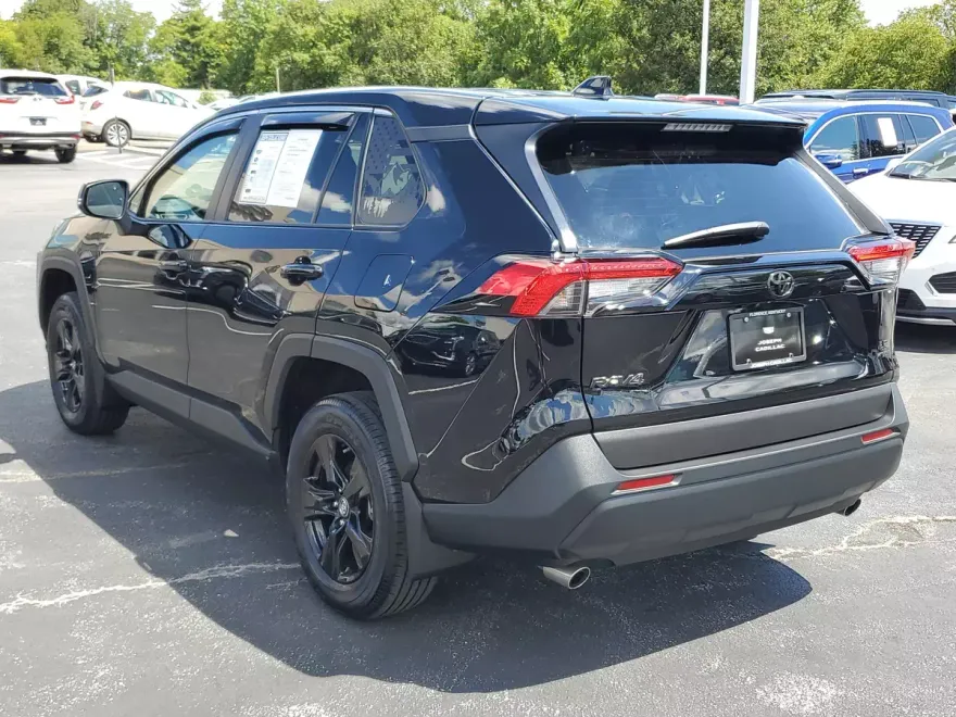 2024 Toyota RAV4 LE photo 1