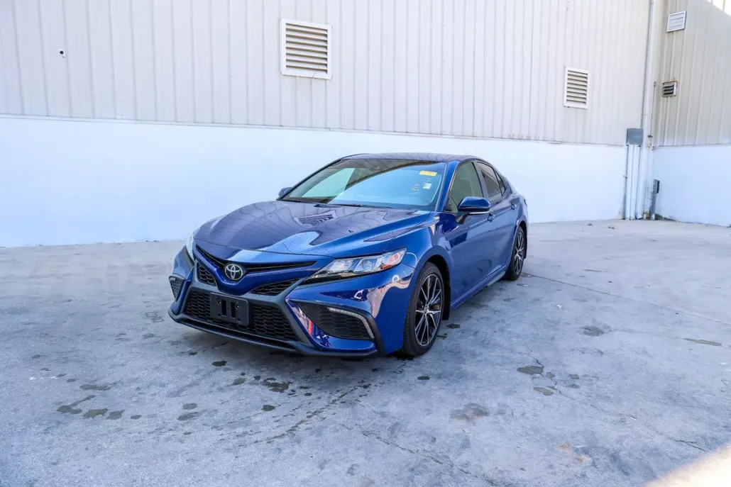 2024 Toyota Camry SE photo 1