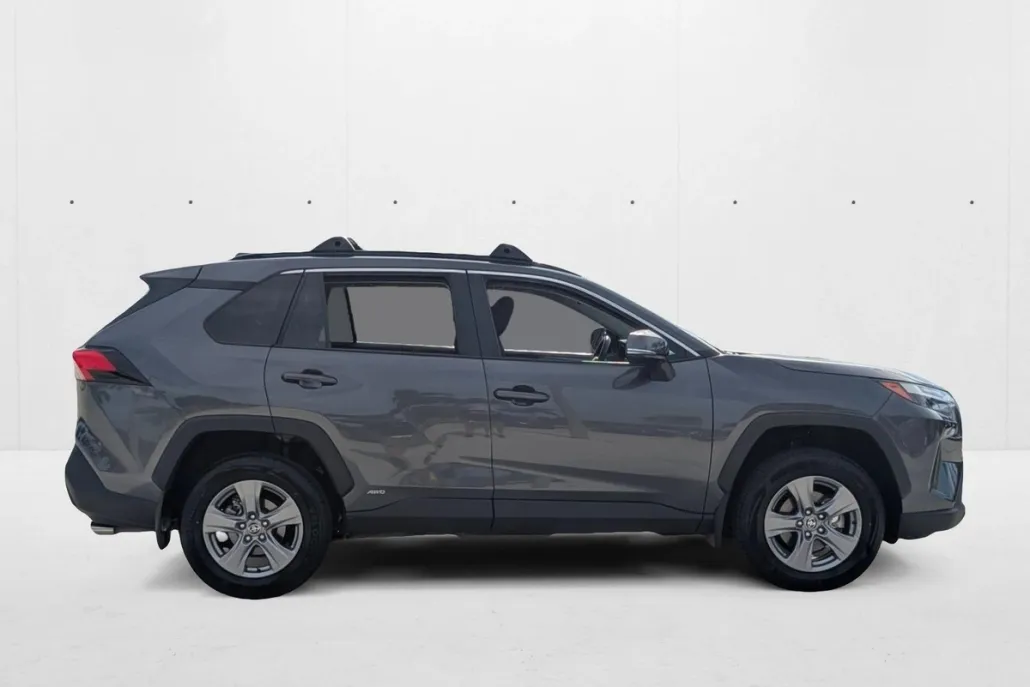 2024 Toyota RAV4 Hybrid XLE photo 1
