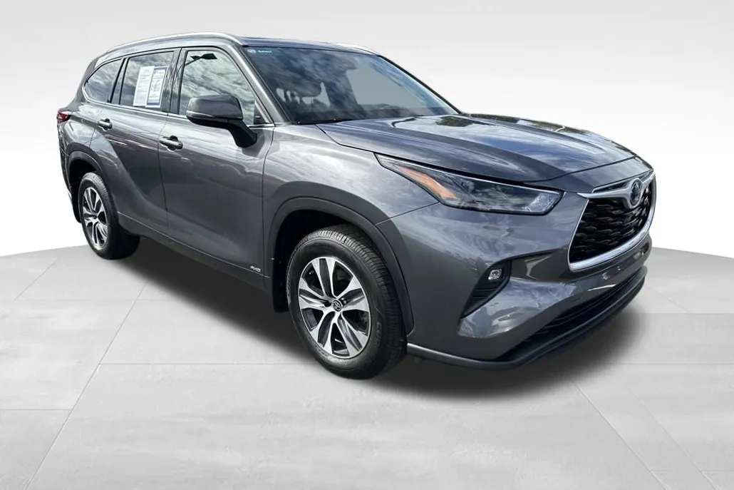 2022 Toyota Highlander Hybrid XLE photo 1