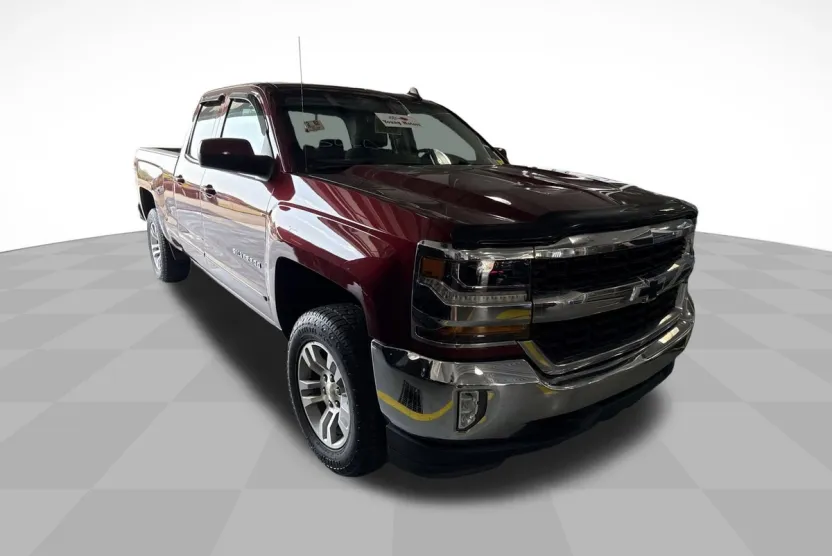 2017 Chevrolet Silverado 1500 LT photo 1
