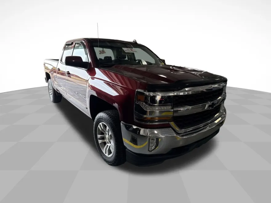 2017 Chevrolet Silverado 1500 LT photo 1