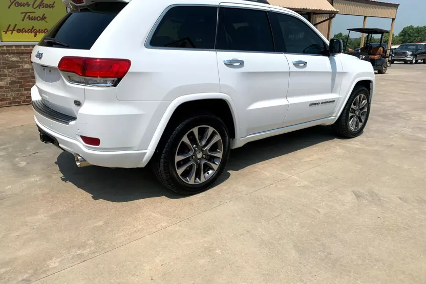 2017 Jeep Grand Cherokee Overland photo 1
