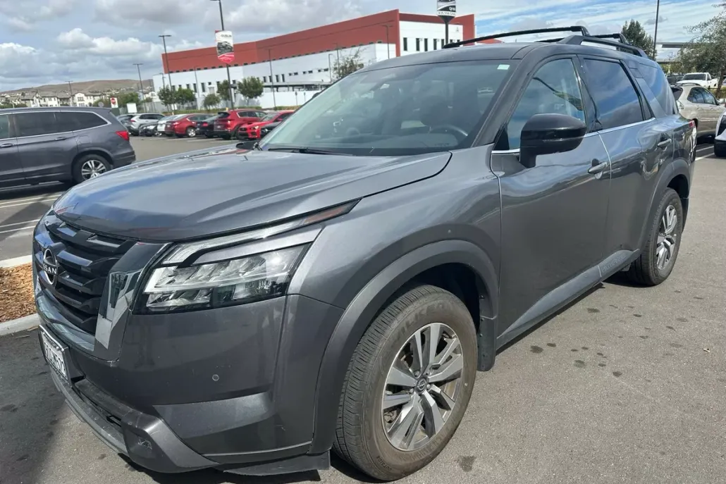 2022 Nissan Pathfinder SL photo 1