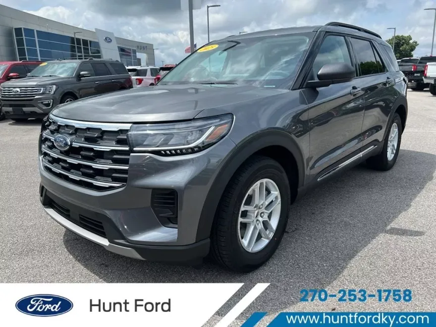 2025 Ford Explorer photo 1