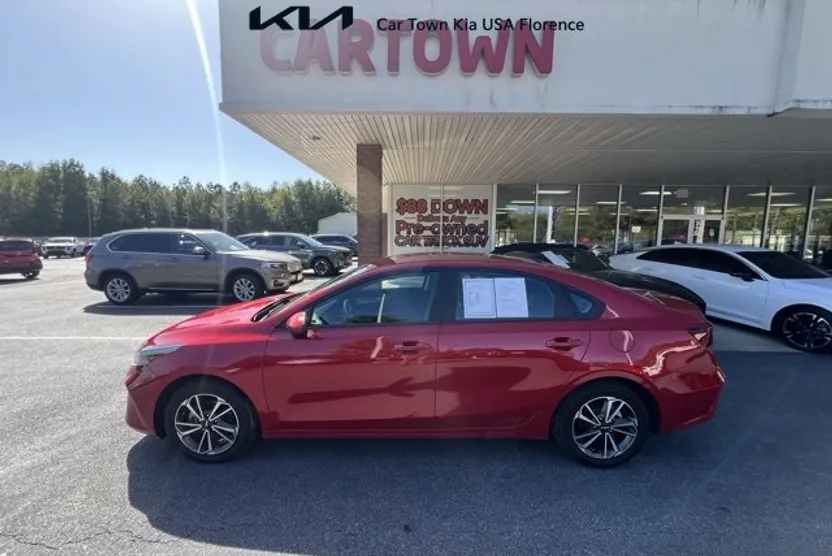 2023 Kia Forte LXS photo 1
