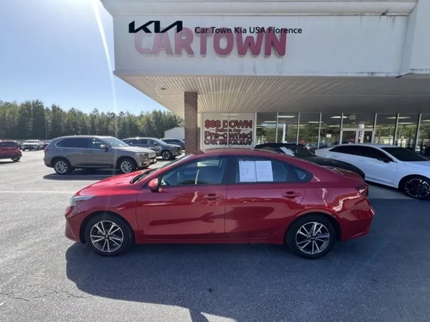 2023 Kia Forte LXS photo 1