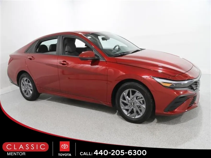 2024 Hyundai Elantra SEL photo 1