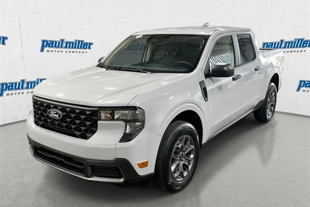 2025 Ford Maverick XLT photo 1