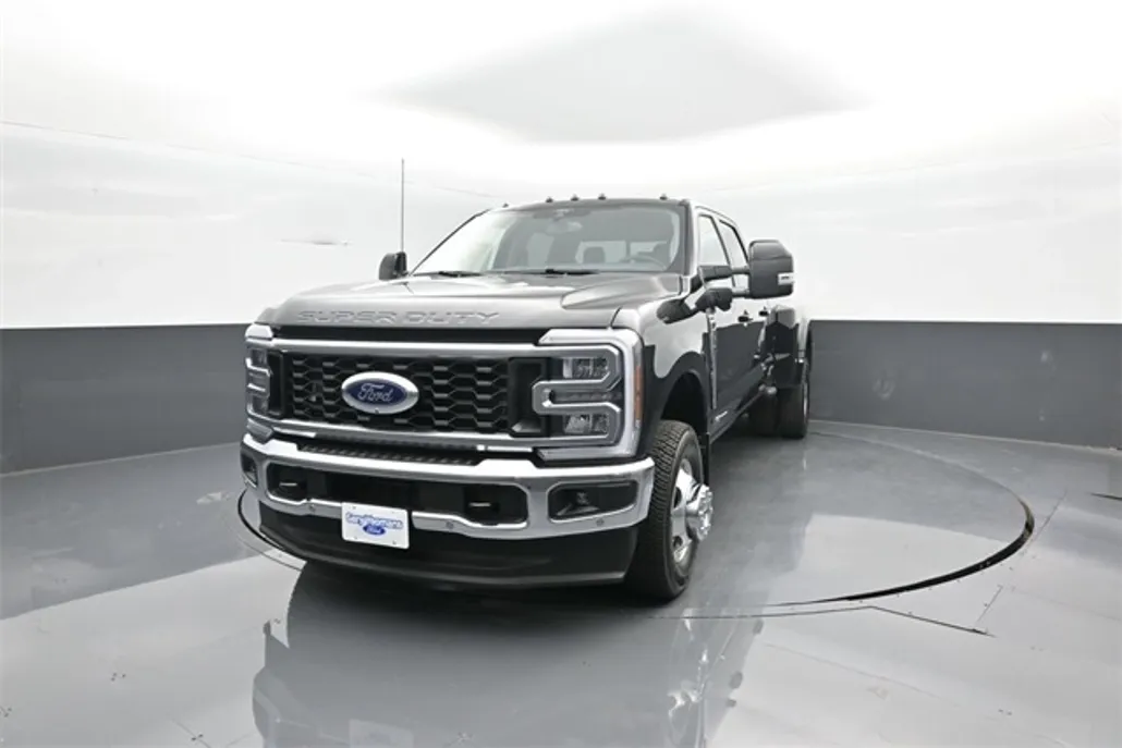 2025 Ford F-350 Lariat photo 1