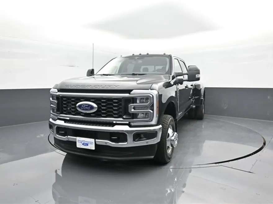 2025 Ford F-350 Lariat photo 1