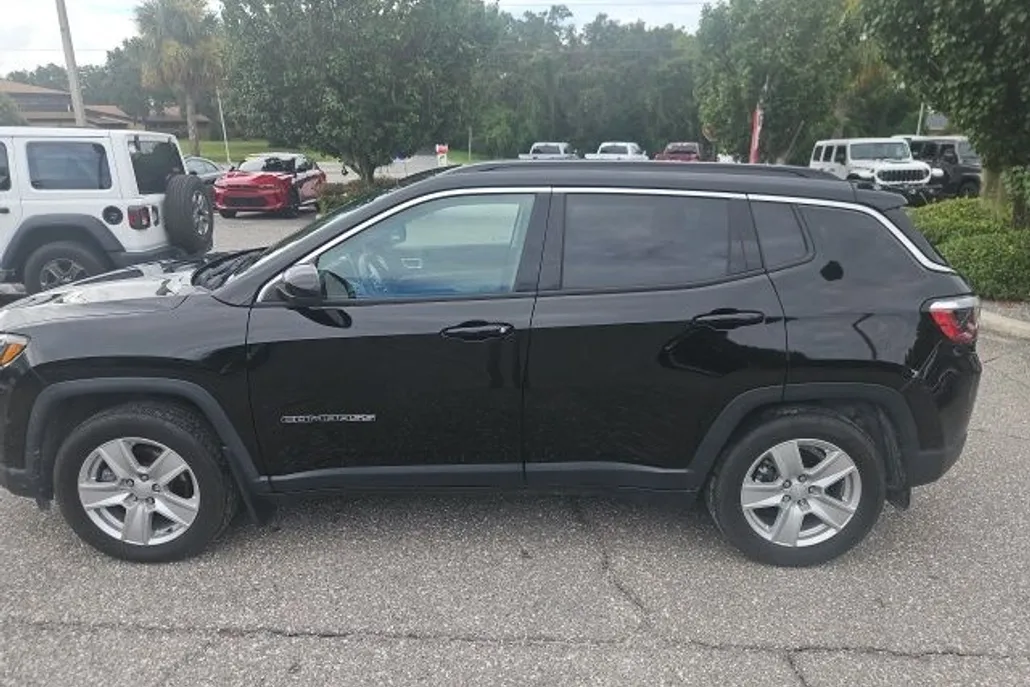 2022 Jeep Compass Latitude photo 1