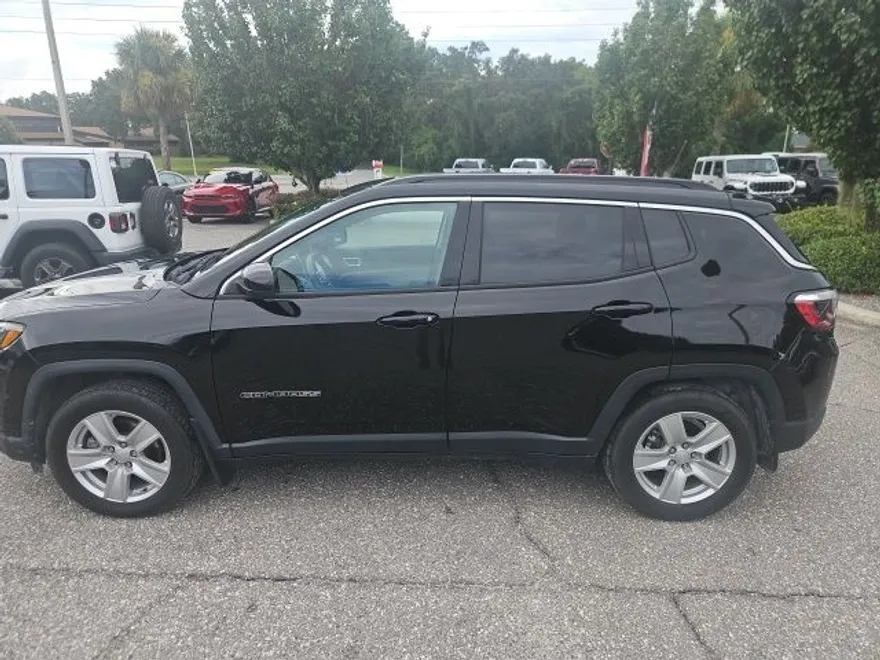 2022 Jeep Compass Latitude photo 1