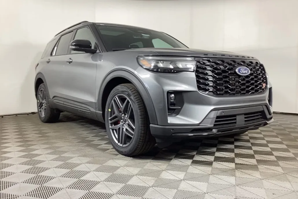 2025 Ford Explorer ST photo 1