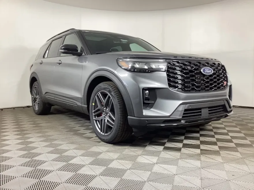 2025 Ford Explorer ST photo 1