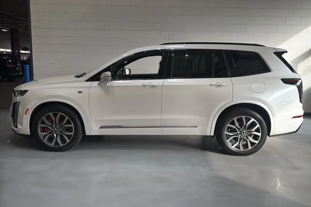 2023 Cadillac XT6 Sport photo 1