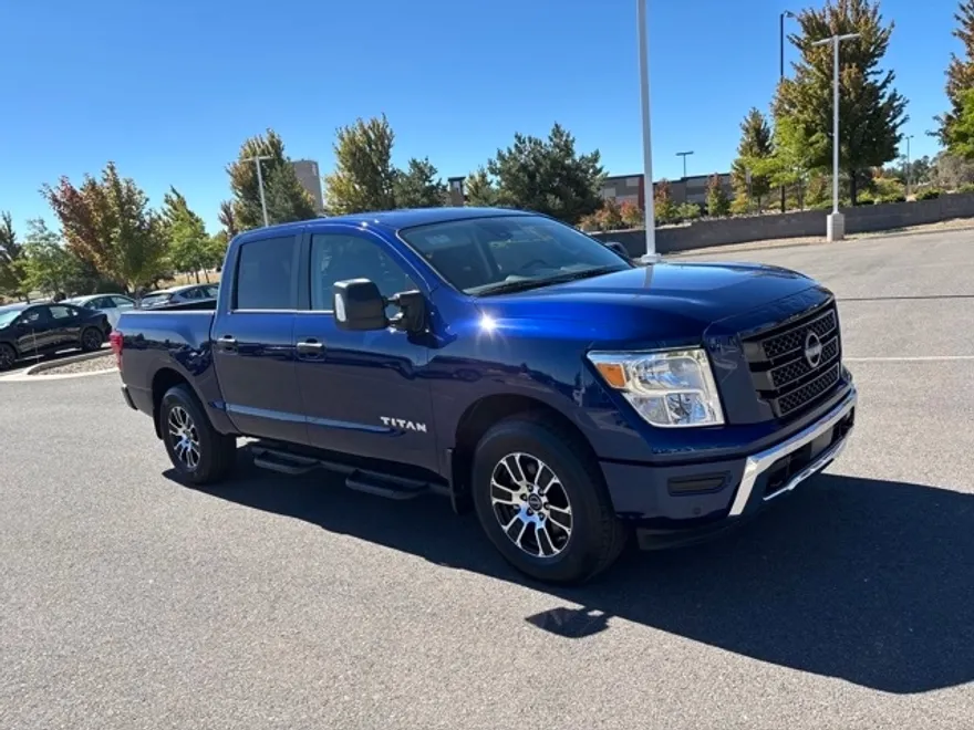 2024 Nissan Titan SV photo 1