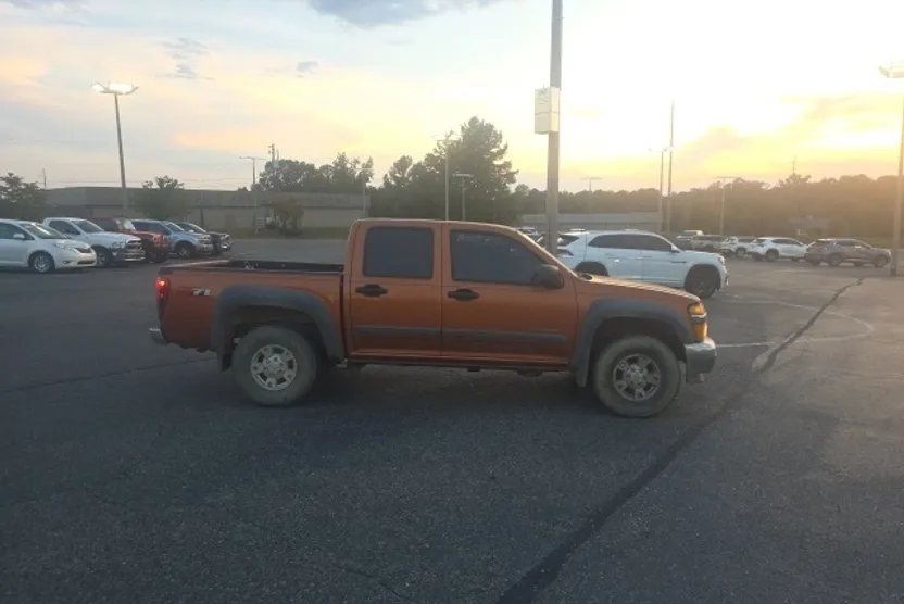 2005 Chevrolet Colorado LS photo 1